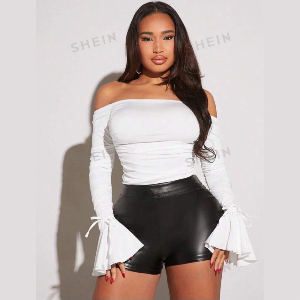 🤍New White Off the Shoulder Bodysuit Size L🤍